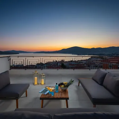 וילה Luxury De Mar With Pool טרוגיר