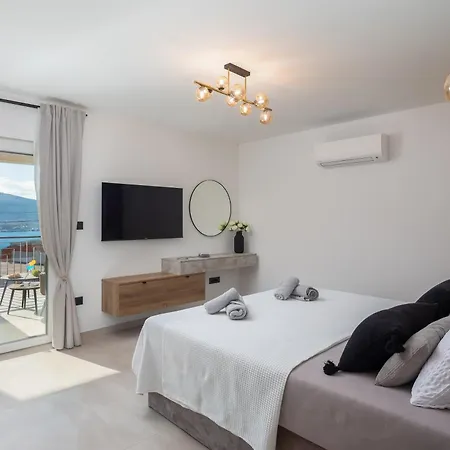 וילה Luxury De Mar With Pool טרוגיר