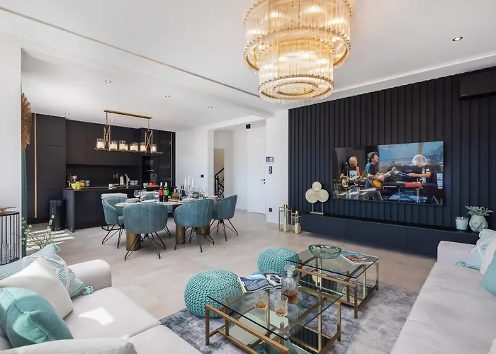 וילה Luxury De Mar With Pool טרוגיר