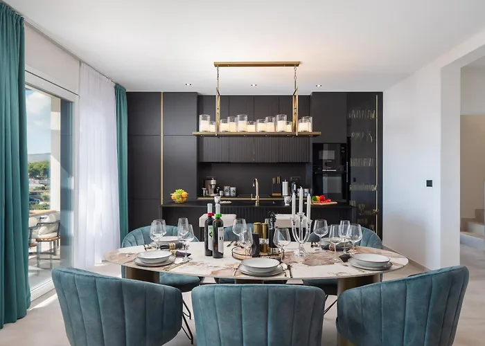 וילה Luxury De Mar With Pool טרוגיר