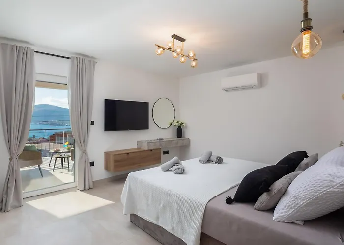 וילה Luxury De Mar With Pool טרוגיר