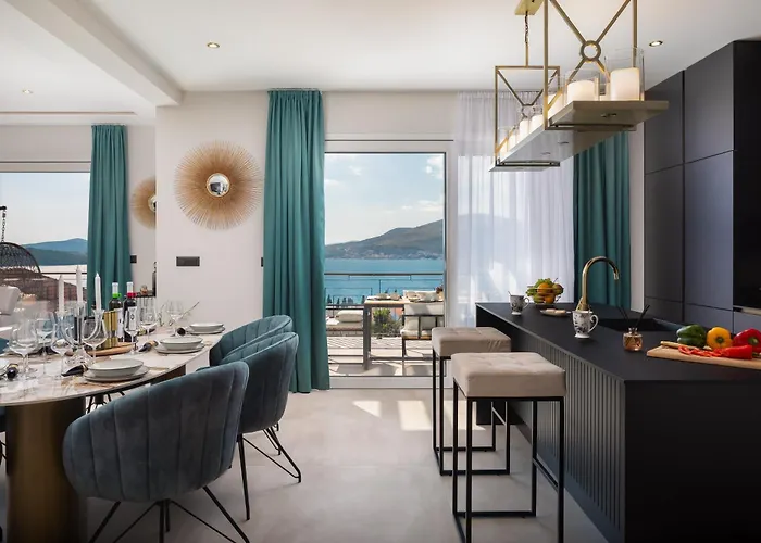 וילה Luxury De Mar With Pool טרוגיר