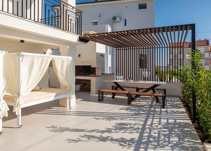 Luxury De Mar With Pool וילה טרוגיר