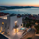 Villa Luxury De Mar With Pool Trogir