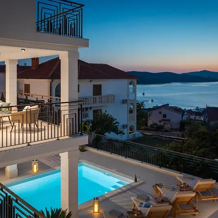 Luxury De Mar With Pool 别墅 特罗吉尔