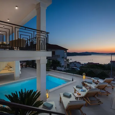 ヴィラ Luxury De Mar With Pool トロギール