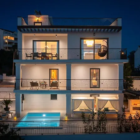 Luxury De Mar With Pool トロギール